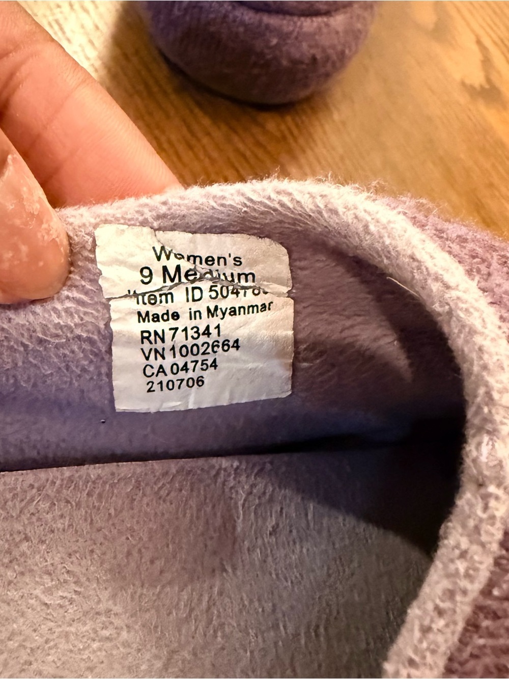 L.L. Bean Women’s sweater fleece slipper. Women size 9 - Picture 6 of 7